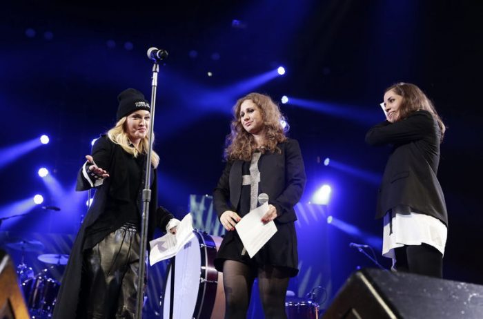 Pelea en el interior del grupo ruso Pussy Riot tras aparecer en concierto con Madonna