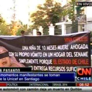 Manifestantes toman sede de la Unicef en Santiago