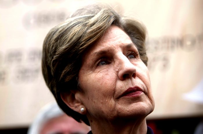 Isabel Allende «orgullosa» de presidir el Senado como hizo su padre