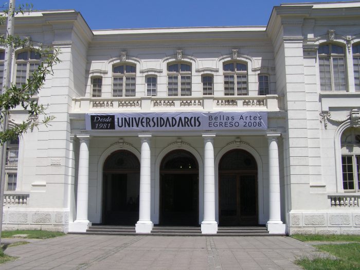 Rector de la Arcis asegura que «todas las universidades» están «condicionadas» por agentes privados
