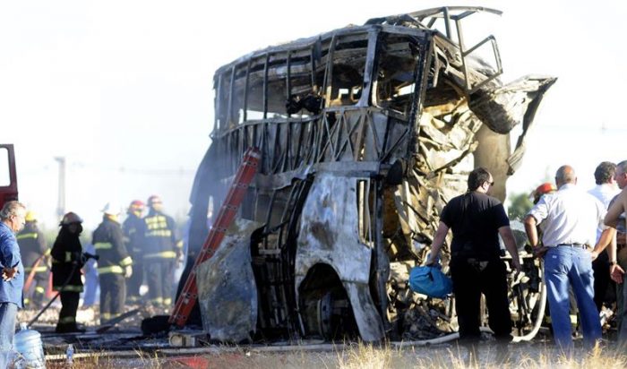 Ya suman 18 los muertos en Mendoza tras choque de bus con camión que iba contra el tránsito a toda velocidad