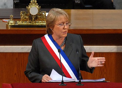 Denuncia de las «becas Piñera» destapa situación de las «becas Bachelet»