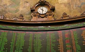 Remate de Banco de Chile hace rebotar inversión de AFP en Bolsa pero ésta sigue cayendo