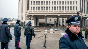 Ucrania: hombres armados ocupan el Parlamento de Crimea