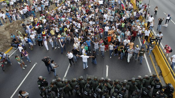 Opositores venezolanos dicen que tras éxito de marcha seguirán en las calles