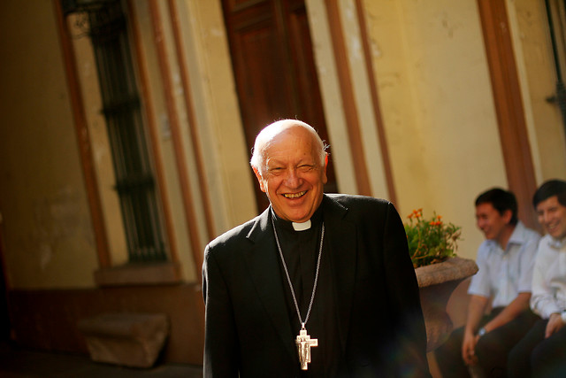 Ezzati será investido cardenal en medio de críticas al Arzobispado por foto de Karadima