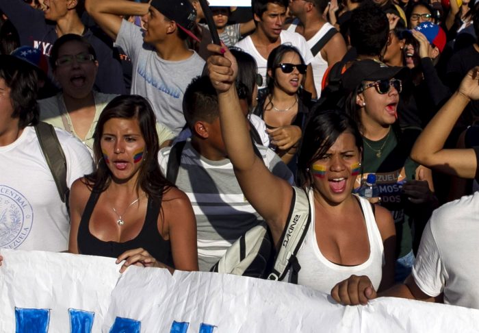 El PC atribuye protestas contra Maduro a la «sedición golpista» y la JDC critica falta de libertades básicas en Venezuela