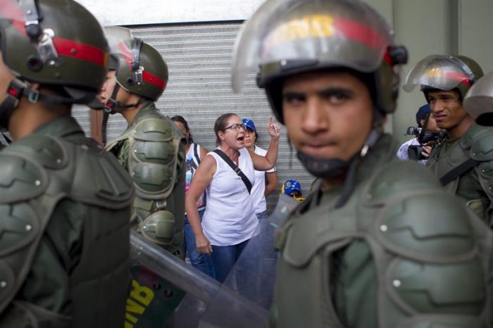 Venezuela: Gobierno y oposición coinciden en necesidad de desarmar a grupos que serían responsables de muertes en manifestaciones