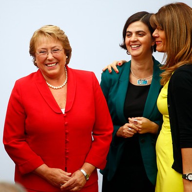 Bachelet firma proyecto que crea Ministerio de la Mujer