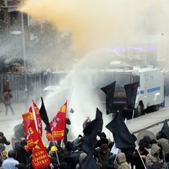 Un tiroteo entre islamistas e izquierdistas deja un muerto en Turquía