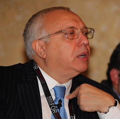 Fondo de inversiones norteamericano sale al paso de Álvaro Saieh y se opone a la fusión de CorpBanca/Itaú