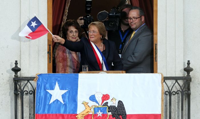 Bachelet parte rayándole la pintura a Piñera: «Chile no es un listado de indicadores o estadísticas»