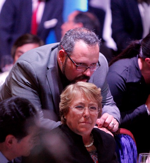 Hijo de Michelle Bachelet asume funciones de “Primera Dama”