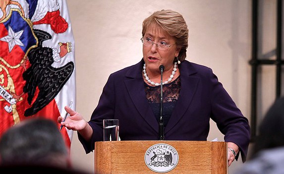 Bachelet ironiza sobre marcha del 22 de marzo: «Me imagino que la idea es apoyar nuestras reformas»