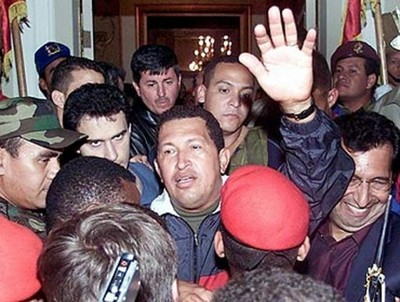Fidel Castro publica íntegra charla telefónica con Chávez tras golpe de 2002