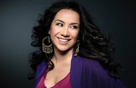 Vocalista de jazz Claudia Acuña en Teatro Oriente