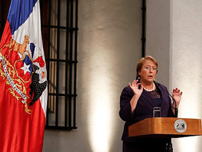 Debut comunicacional de Bachelet apuesta por fin del secretismo tras tsunami de críticas veraniegas