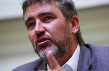 Senador Rossi (PS) cuestiona proceso de licitación que favoreció a minera