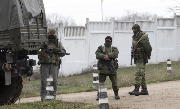 Conflicto en Ucrania: grupo armado mantiene bloqueado el ingreso de observadores de la OSCE a Crimea