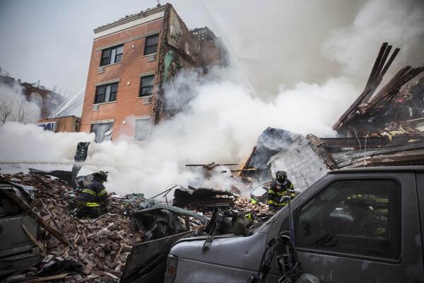 Un muerto y 17 heridos tras derrumbe de dos edificios en el barrio neoyorquino de Harlem