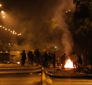 Barricadas y el intento de quemar un bus del Transantiago marcan la jornada previa al «Día del Joven Combatiente»