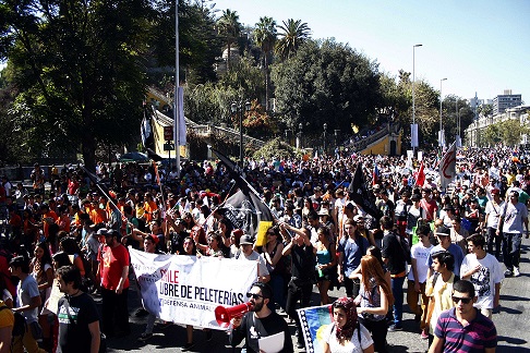 Con pliego de peticiones se desarrolló la “Marcha de todas las marchas” en Santiago