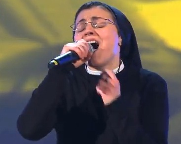 Video: La monja que dejó la escoba en un programa de talentos