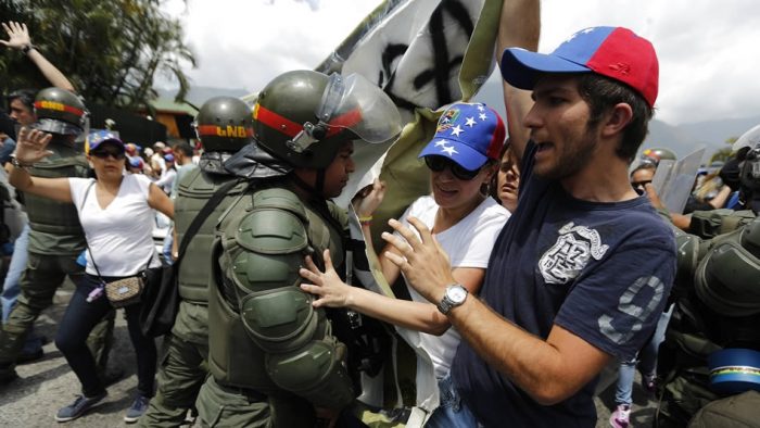 Nueva jornada de protestas en Venezuela en vísperas de los actos por Hugo Chávez