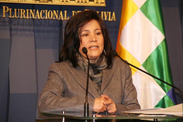 Gobierno de Bolivia acusa a matutino paceño de tener vínculos con grupo empresarial chileno relacionado con Mónica Zalaquett