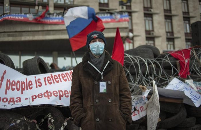 Pro rusos intensifican tomas y protestas en el este de Ucrania