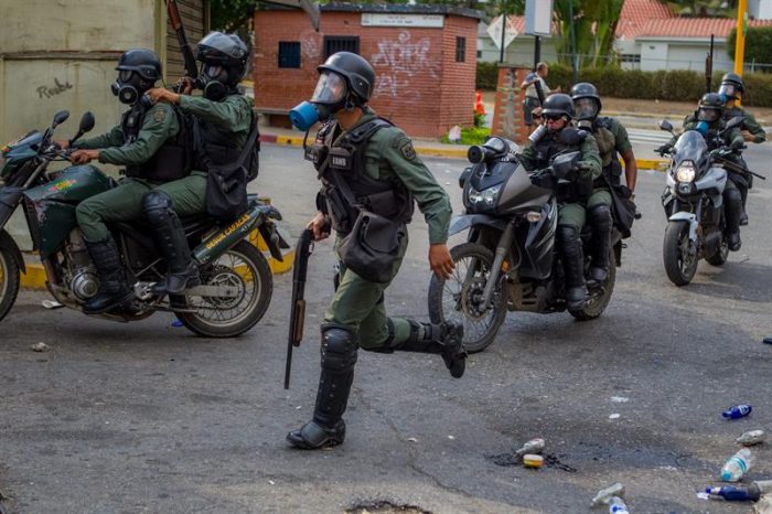 Venezuela: Crece tensión en medio de muerte de dirigente y respaldo de Obama por reclamos «legítimos» de la oposición