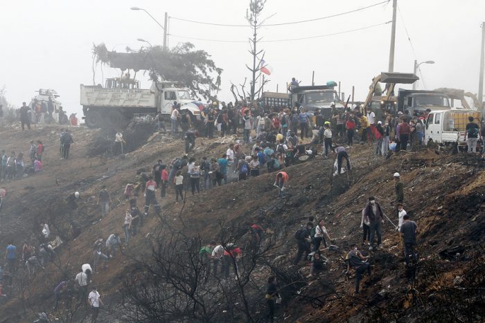 Bomberos en Valparaíso aseguran que el incendio “está completamente extinguido”