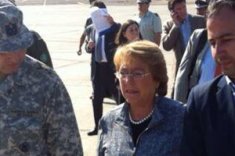 Presidenta Bachelet llega a Iquique para encabezar comité de emergencia