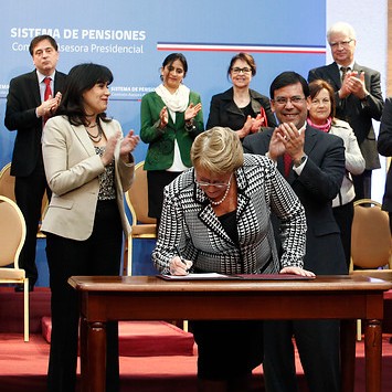 Bachelet crea comisión que revisará sistema de pensiones y señala que las AFP «han perdido credibilidad»