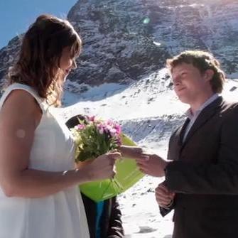 Realizan primer matrimonio en territorio de la República Glaciar