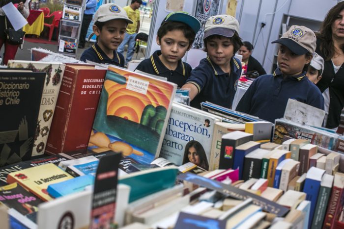 Carnaval de los colores: La fiesta multicultural con que la Feria del Libro de Antofagasta celebra el Día del Trabajo