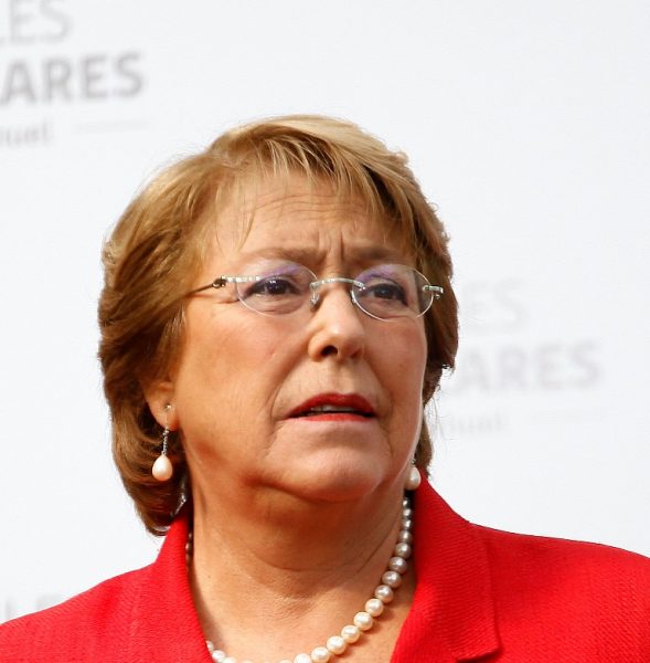 Bachelet suspende agenda y evalúa posible viaje al norte para constatar situación tras terremoto