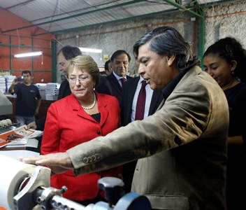 Bachelet da señales de flexibilidad, pero no da pie atrás a la reforma tributaria