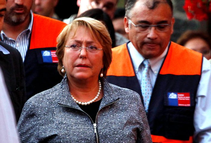 Bachelet inicia su gobierno con aprobación de 54% y altas expectativas por reformas tributaria y educacional