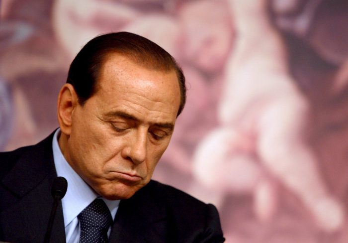 Berlusconi fue condenado a un año de trabajos comunitarios