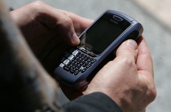 Contraloría decide no tomar razón de decreto de la Subtel que rebaja tarifas de acceso de telefonía móvil