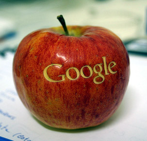 Por qué 64.000 empleados demandan a Google y Apple