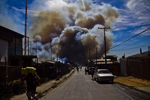 Ordenan la evacuación en sector de Valparaíso tras rebrote del incendio