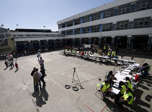 Mineduc  anuncia suspensión de clases en Valparaíso tras incendio