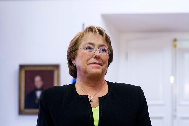 Bachelet le baja el perfil a los reparos que hizo la Conferencia Episcopal a reforma educacional del gobierno