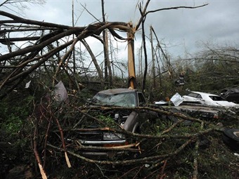 Al menos 20 muertos a causa de fuertes tornados que azotan el centro y sur de EEUU