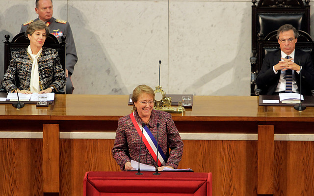Aprobación a reforma tributaria sube a 46 por ciento tras discurso de Bachelet apelando a confianza en ella