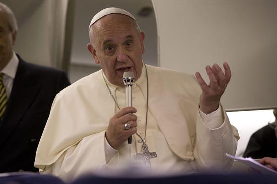 Papa Francisco dice que «la puerta está siempre abierta» para discutir el celibato en sacerdote