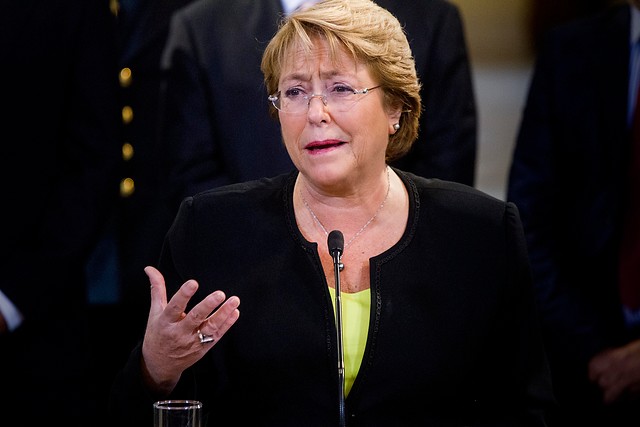 Bachelet dice tener una posición clara sobre situación en La Haya en demanda Bolivia