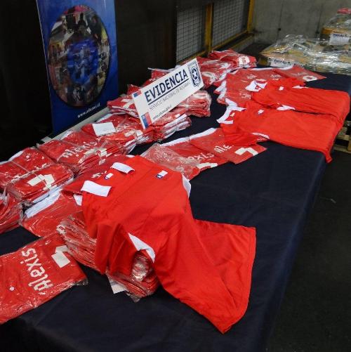 Detectan más de 5 mil camisetas falsas de la ‘Roja’